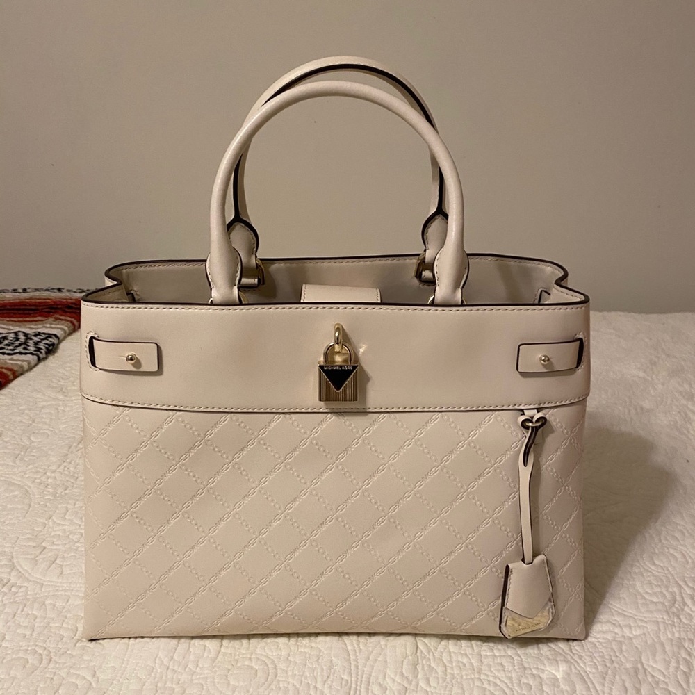 BRAND NEW/NEVER USED Michael Kors handbag!